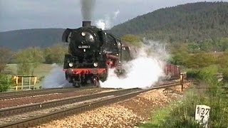 Dampflok 44 0093 mit schwerem Güterzug und sattem Sound in der Steigung [upl. by Noyk278]