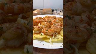 PATATAS ARRIERAS CON GAMBONES AL AJILLO 🦐🥔 ¡Un aperitivo brutal receta youtubeshorts [upl. by Thordis]