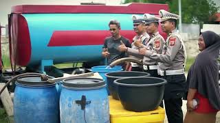 SAT LANTAS POLRES LANGSA MELAKSANAKAN PEMBAGIAN AIR BERSIH DI KUALA LANGSA [upl. by Meadows]