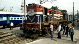 NDLS parallel action  CDG Shatabdi and Shridham SF Express [upl. by Adnat]