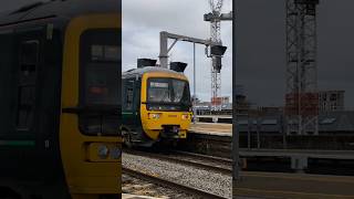 GWR 166206 arrives into Bristol Temple Meads [upl. by Ahselet]