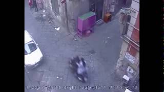 Orrore a Napoli video choc così il killer uccide davanti a tutti [upl. by Carline]