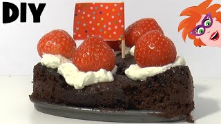 DIY  Mug cake in hartjes vorm  recept Nederlands voor een makkelijk taartje [upl. by Nesnej923]