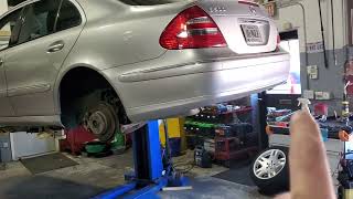 w211 Mercedes e500 e550 e55 airmatic malfunction drops over night air spring leak suspension [upl. by Redd]