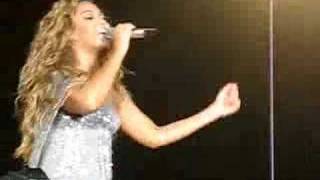 beyonce IRREPLACEABLE spanish  english version live madrid [upl. by Cullan]