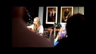 Lennon amp Maisy Stella quotHeadlockquot [upl. by Zsamot]