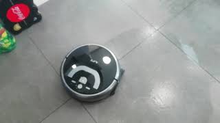 ILIFE W400 Robot Friegasuelos Fregasuelos trapeador Floor washing robot Funcionamiento y limpieza [upl. by Oirifrop606]