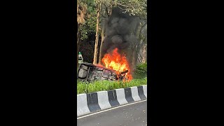 車CAM直擊  另一角度 清水灣道 小露寶剷壆自炒 衝上花槽起火 [upl. by Vi281]