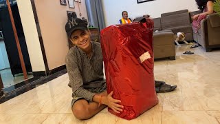 Om Ko BIGGEST SURPRISE De Diya 😍 NEW CRICKET KIT ‼️ KIDS UNBOXING GIFT [upl. by Fielding]