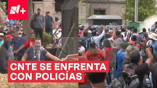 Maestros de la CNTE se enfrentan con policías en el Zócalo  N [upl. by Lorenza]