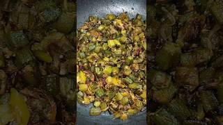 Bhindi ki sabzi recipe 😋 kaise banaye bhindi ki sabji 😍 shorts ytshortsvideo yt ytshorts food [upl. by Ttayh]