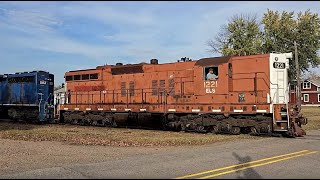 This SD9 ELS 1221 Leading A Long Heavy Train w ELS 502 Smoking Thru County O trains trainhorn [upl. by Ilyah]