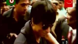 Shahrukh Khan arrives in Bangladesh amp reherses dance with Rani Mukherjee [upl. by Tahpos382]