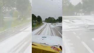 Vicenza grandinata eccezionale ad Agugliaro le strade sembrano innevate Il video [upl. by Mak]