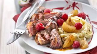 Recette  Magret de canard au miel et sauce soja aux framboises [upl. by Neau]