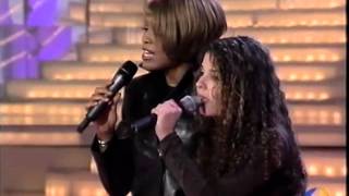 Whitney Houston canta con una fan en sorpresa sorpresa [upl. by Nuhsed]