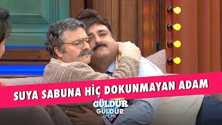 Suya Sabuna Hiç Dokunmayan Adam  Güldür Güldür Show [upl. by Naelopan]