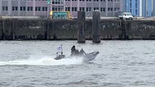 Boomeranger Speedboot der Bundeswehr auf der Elbe Höhe Landungsbrücken [upl. by Adnil]