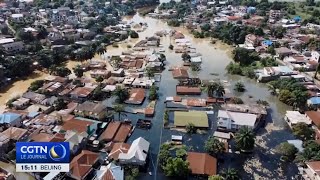 RDC：des centaines de familles fuient leurs logements inondés dans certains quartiers de Kinshasa [upl. by Chastain]