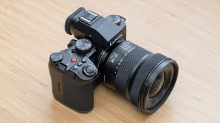 Panasonic 1428mm F456 MACRO Review w Panasonic S5 II [upl. by Eirol551]