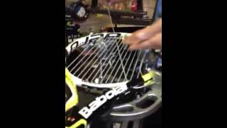 Bespannen tennisracket part4 [upl. by Elleirol]