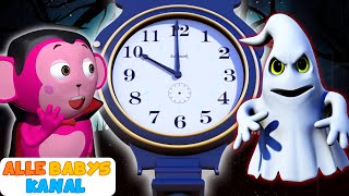 Gruseliges Hickory Dickory Dock Lied ⏰🧟‍ HalloweenLieder Für Kinder  ABCKinderliederaufDeutsch [upl. by Olympium357]