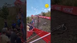 Gevaarlijk schuine kant afdaling Beringen Cyclocross big crash cycling cyclocross cyclingfans [upl. by Macmullin431]