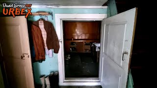 Besöker ett ödehus som innehåller både det ena och det andra tidskapselabandoned house mrURBEX75 [upl. by Aznofla]