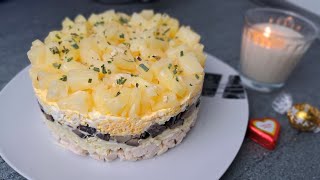 ПРАЗДНИЧНЫЙ САЛАТ СЛОЯМИ С АНАНАСОМ КУРИЦЕЙ И ГРИБАМИ сыром по простому рецепту [upl. by Ytnom]