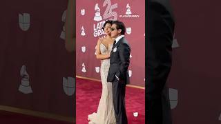 ÁngelaAguilar y ChristianNodal la pareja más esperada de la noche llega a los LatinGRAMMY [upl. by Aihcats]