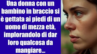 Una donna con un bambino in braccio si è gettata ai piedi di un uomo di mezza età implorandolo [upl. by Desi]