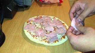 Tiefkühlpizza veredeln  Fertig Pizza schmackhaft belegen [upl. by Hausner512]