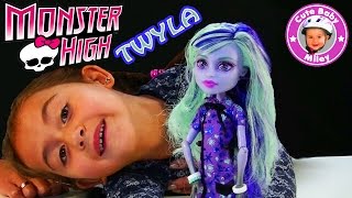 Monster High Puppe Twyla unboxing Vorstellung deutsch  Kanal für Kinder [upl. by Shoshanna]