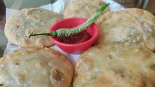 हिरव्या तुरीच्या दाण्याची कचोरी  green tuvar ki kachoriturichya danyachi kachori [upl. by Eirellav297]