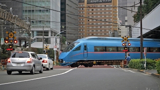 Odakyu railway crossing in Shinjuku Tokyo [upl. by Collayer]