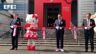 Hello Kitty celebra sus 50 años en constante evolución con una gran muestra en Tokio [upl. by Bamby]