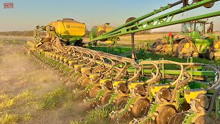 32 Row JOHN DEERE Corn Planter DB80 [upl. by Danae533]