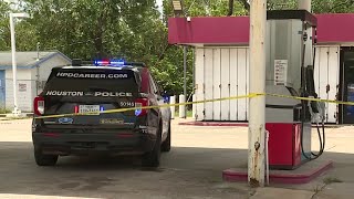 Gas station clerk killed during robbery in southeast Houston [upl. by Poppo]