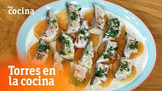 Cómo hacer lubina a la donostiarra  Torres en la Cocina  RTVE Cocina [upl. by Onez]