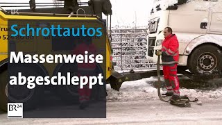 Abschleppen Illegal geparkte Schrottautos  Abendschau  BR24 [upl. by Zahc]