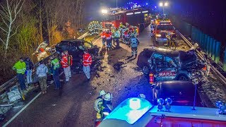 TÖDLICHER MASSENCRASH 4 Eingeklemmte  HORROREINSATZ  FEUERWEHR amp RETTUNGSDIENST [upl. by Deb]