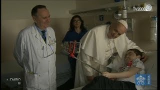 Papa Francesco visita il reparto di Oncoematologia Pediatrica della Casa Sollievo della Sofferenza [upl. by Nuahsyar]