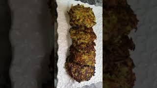 فطائر القرع الأخضر وصفة شهية و سهلة التحضير Galettes aux courgettes [upl. by Kamilah]