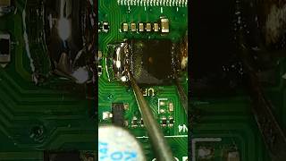 SMD IC DESOLDERING BY SOLDERING IRON lcdhelp ledtvrepair panelrepair [upl. by Heidi]