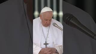 La benedizione di papafrancesco al termine dellUdienza Generale shorts [upl. by Aicram452]