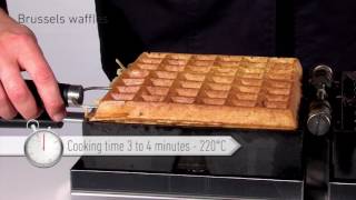 Brusselse en Luikse wafels maken  making Belgian waffles [upl. by Britta]