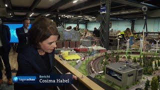 Susanne Daubner als Figur im Miniaturwunderland 2024 [upl. by Nonnahsal]