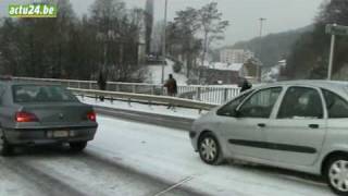 Namur  Neige routes bloquéesmpg [upl. by Htidirrem]