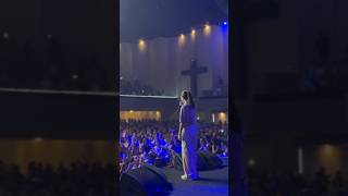 Maria Marçal canta Vitória no deserto ao vivo com banda e leva igreja a emoção confira shorts [upl. by Berfield501]