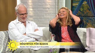 Buskis drar stor publik i sommar ”Humor alla kan skratta åt”  Nyhetsmorgon TV4 [upl. by Arreyt]